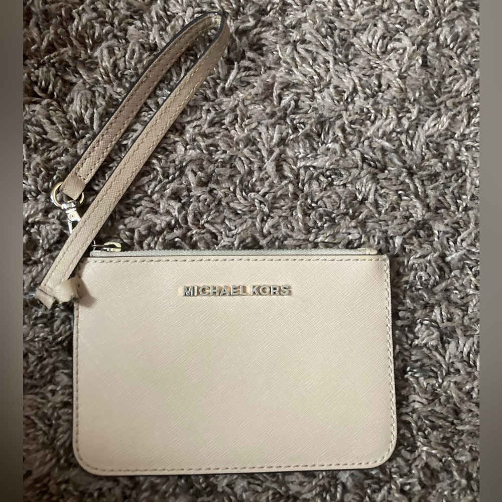 ⭐️$7⭐️ Michael Kors Wrislet
